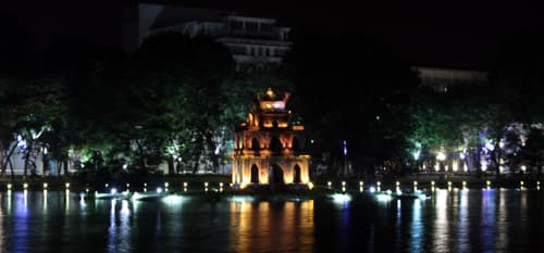 Khách du lịch quốc tế đến Hà Nội tăng mạnh