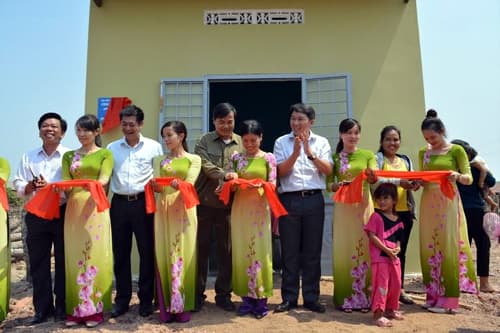Tặng 30 nhà tình thương cho đồng bào dân tộc thiểu số tỉnh Đắk Lắk