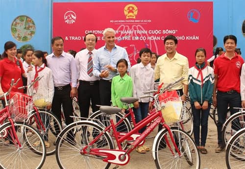 “Hành trình cuộc sống” mang niềm vui đến với trẻ em nghèo Thái Nguyên