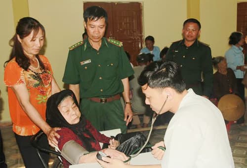 Khám, cấp thuốc miễn phí cho đối tượng chính sách