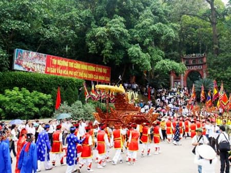 HƯỚNG VỀ CỘI NGUỒN, XÂY THÀNH ĐOÀN KẾT