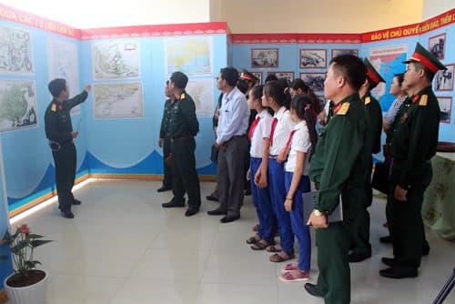 Triển lãm “Biển đảo - chủ quyền thiêng liêng của Tổ quốc”