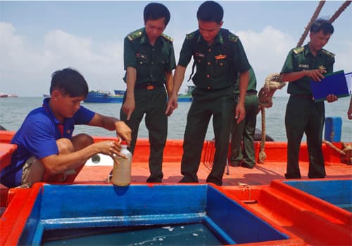 Tạm giữ tàu vận chuyển 40.000 lít dầu DO không rõ nguồn gốc