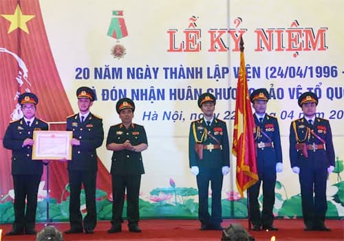 Viện Y học phóng xạ và U bướu Quân đội đón nhận Huân chương Bảo vệ Tổ quốc Hạng ba