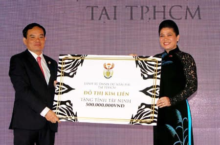 Hỗ trợ người nghèo tỉnh Bến Tre và Tây Ninh