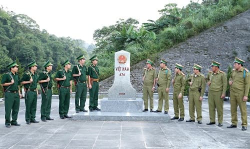 Bài 2: "Bức tường thép" nơi biên cương