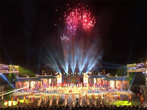 Rực rỡ sắc màu Festival Huế 2016