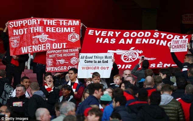 Arsenal thắng nhưng HLV Arsene Wenger vẫn buồn