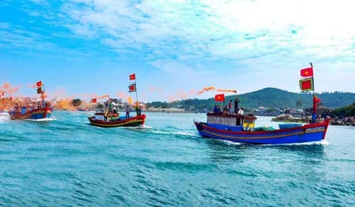 Ngư dân Quảng Trị tiếp tục vươn khơi, bám biển