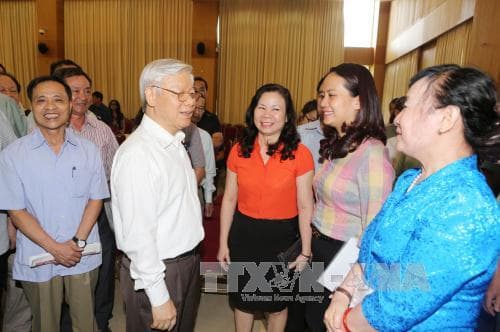 Tổng Bí thư Nguyễn Phú Trọng tiếp xúc cử tri, vận động bầu cử tại Hà Nội