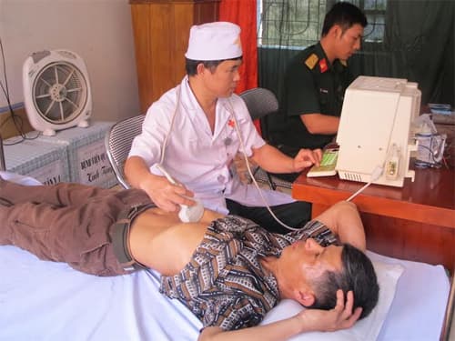 Hơn 800 giáo dân được tư vấn sức khỏe, khám, cấp thuốc miễn phí