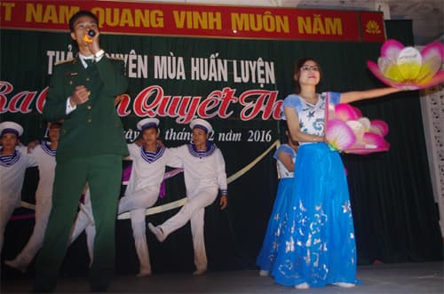Cặp vợ chồng say văn nghệ