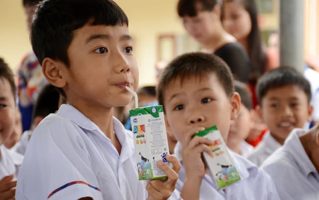 80.000 ly sữa được trao cho trẻ em Ninh Bình