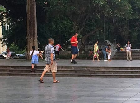 Tiềm ẩn nguy cơ tai nạn từ những “anh hùng” đường phố