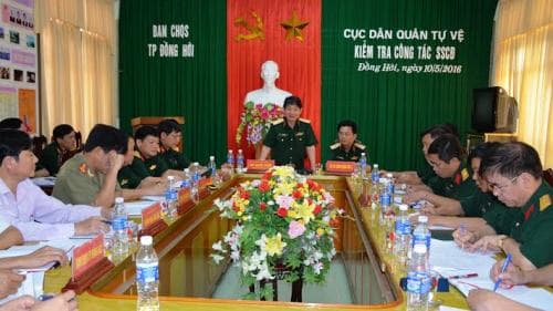 Kiểm tra công tác SSCĐ đối với lực lượng DQTV tại Quảng Bình