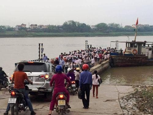 Bất an khi qua phà Đức Bác