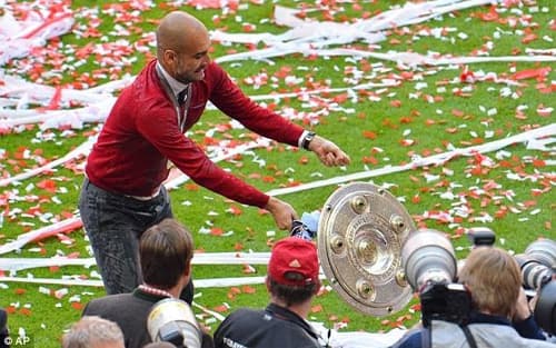 Trước vòng 34 Bundesliga tối thứ 7, ngày 14-5: Khi tấm màn nhung chuẩn bị khép lại