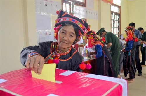 Rộn ràng ngày hội bầu cử sớm tại Mường Tè (Lai Châu)