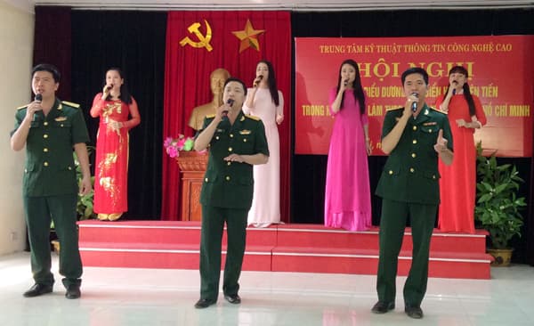 Biểu dương điển hình tiên tiến trong học tập và làm theo tấm gương đạo đức Hồ Chí Minh