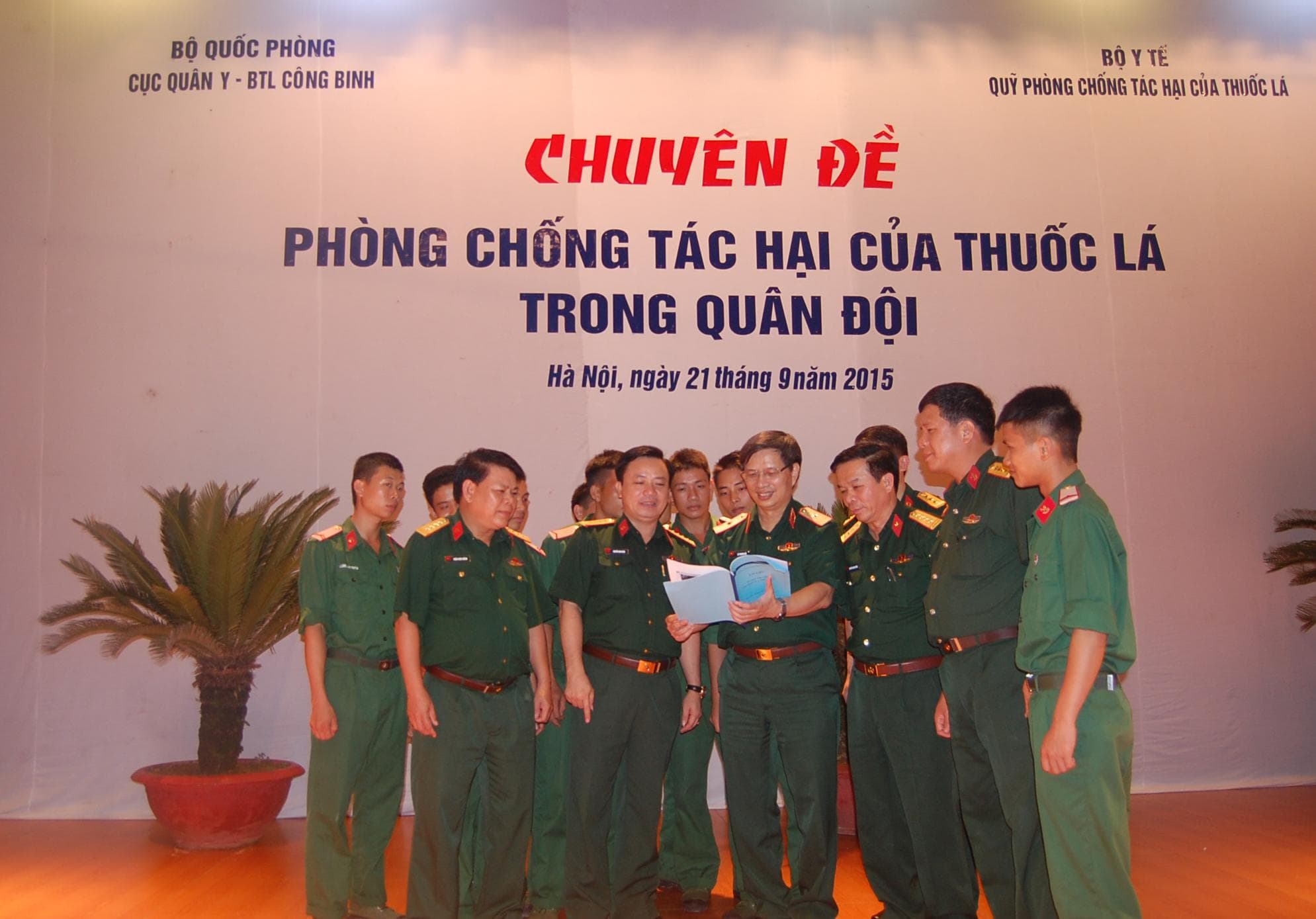 Để môi trường quân đội không khói thuốc