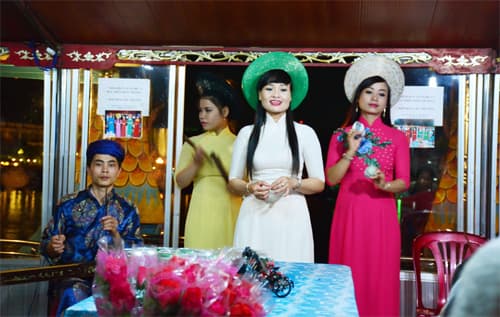 Đêm Hương Giang say cùng ca Huế