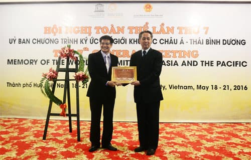 Một bảo tàng thơ văn cổ phong phú và hết sức độc đáo