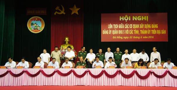 Tăng cường phối hợp công tác xây dựng đảng giữa Quân khu 5 với các tỉnh, thành phố trên địa bàn