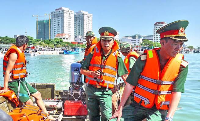 Tận tình, tận nghĩa cứu dân