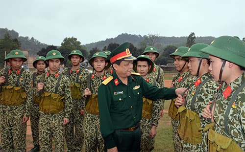 Đơn vị và gia đình cùng giúp chiến sĩ vượt khó