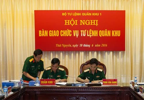 Trung tướng Phan Văn Giang, Tổng Tham mưu trưởng làm việc tại Bộ tư lệnh Quân khu 1