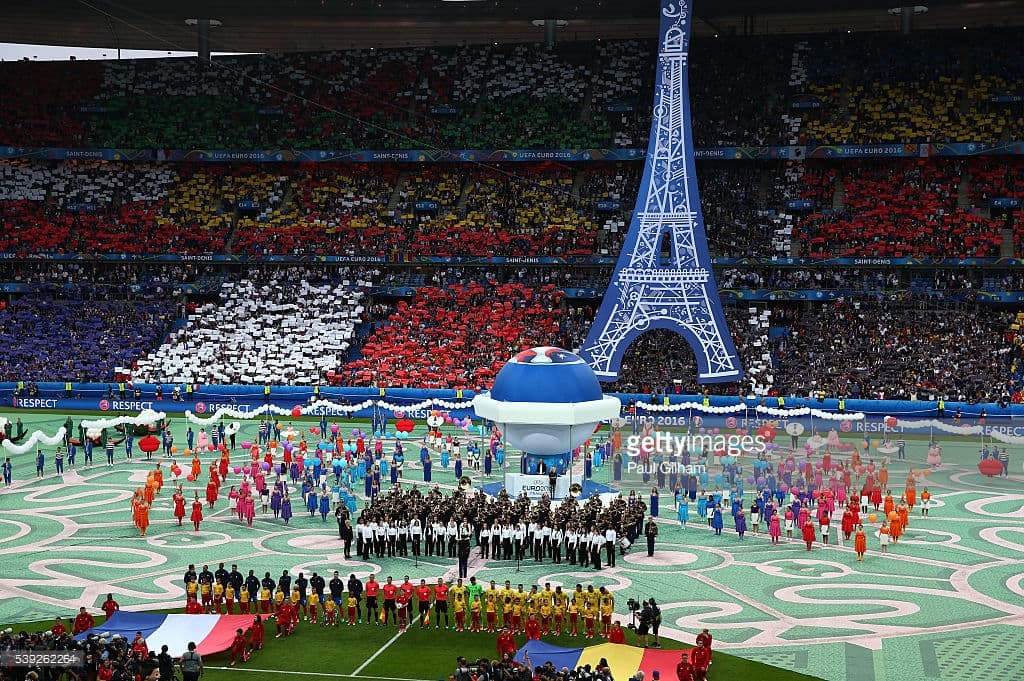 EURO 2016 chính thức khởi tranh sau lễ khai mạc tràn ngập âm thanh và sắc màu