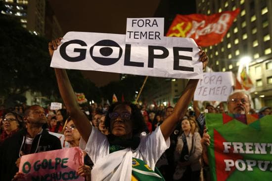 Tuần hành lớn phản đối chính phủ lâm thời Brazil