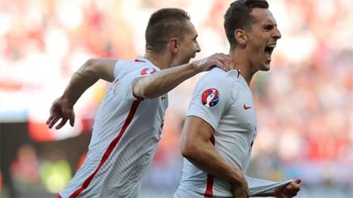 Ba Lan - Bắc Ai-len 1-0: Chiến lợi phẩm đầu tiên