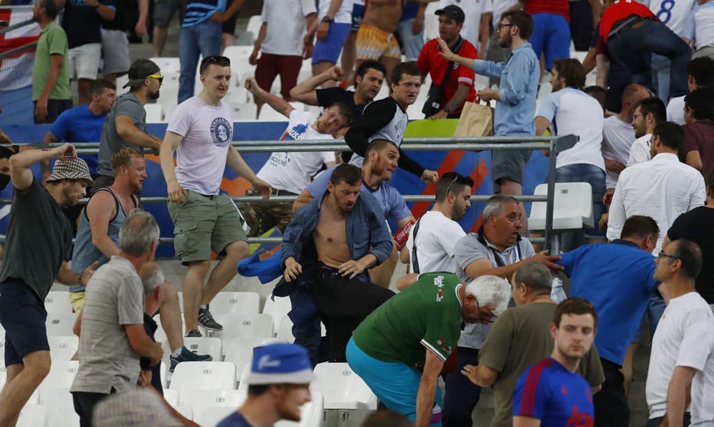 ĐT Nga sẽ bị cấm thi đấu tại Euro 2016 nếu còn để CĐV quậy phá
