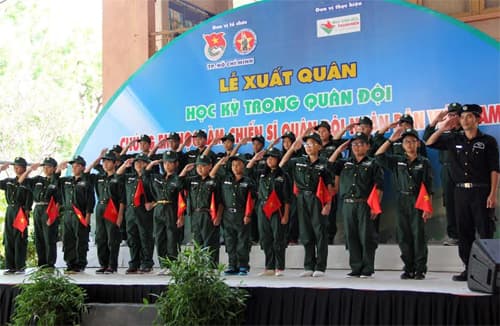 Hơn 100 thiếu nhi tham gia chương trình “Chúng em học làm chiến sĩ Quân đội nhân dân Việt Nam”