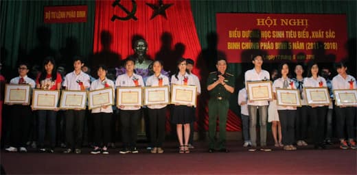 Binh chủng Pháo binh biểu dương 246 học sinh xuất sắc giai đoạn 2011-2016