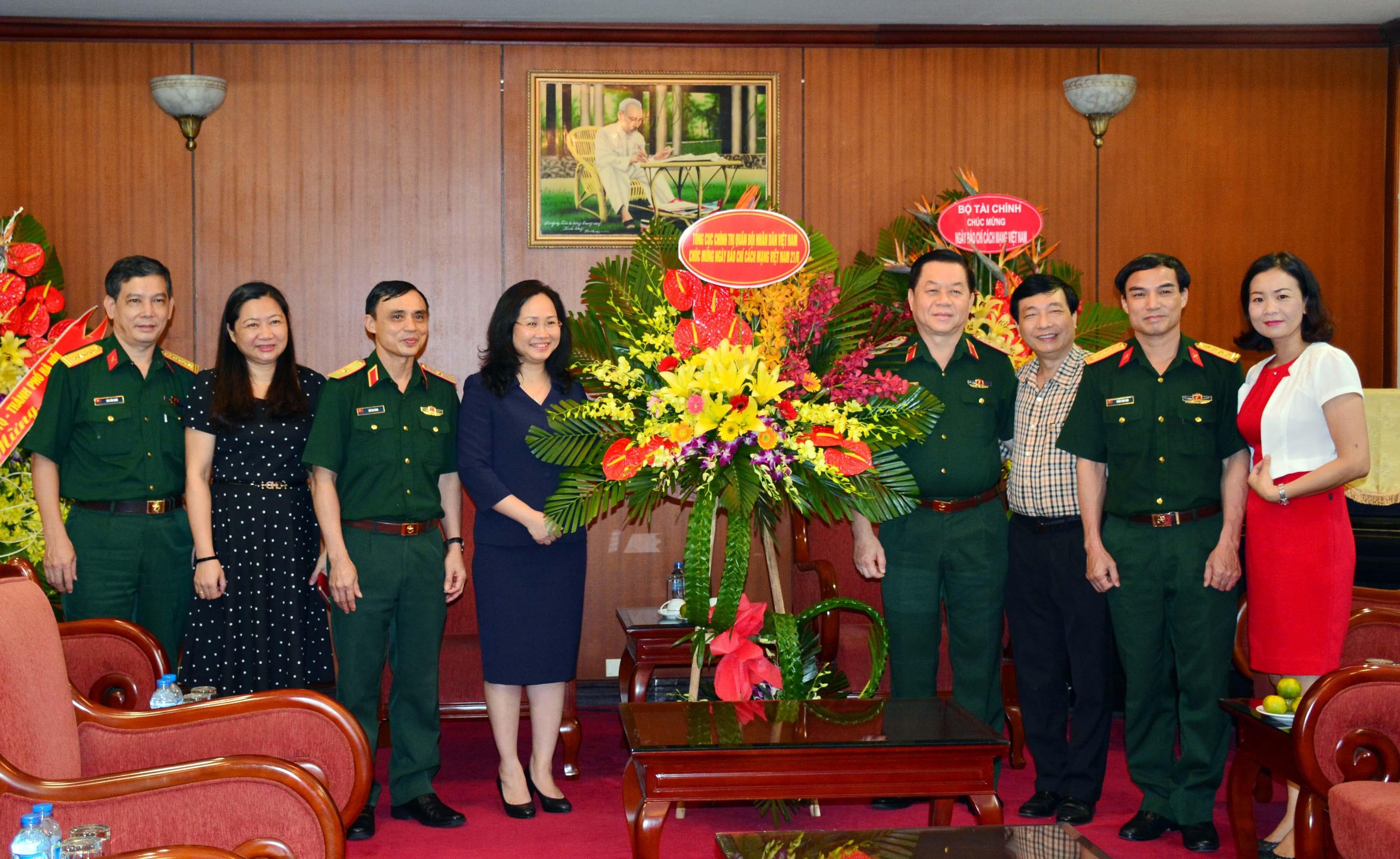 Sôi nổi các hoạt động kỷ niệm Ngày Nhà báo Việt Nam 21-6