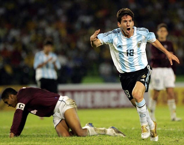 Messi chia tay đội tuyển Argentina