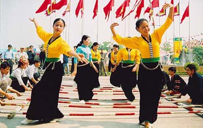Liên hoan Diễn xướng dân gian dân tộc Thái khu vực Tây Bắc 2016