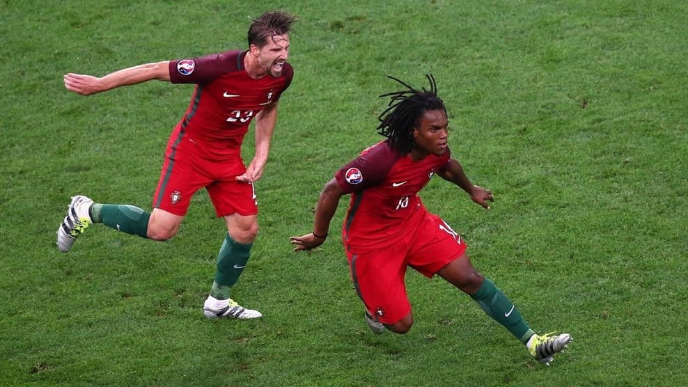 Bayern Munich vui mừng hơn cả