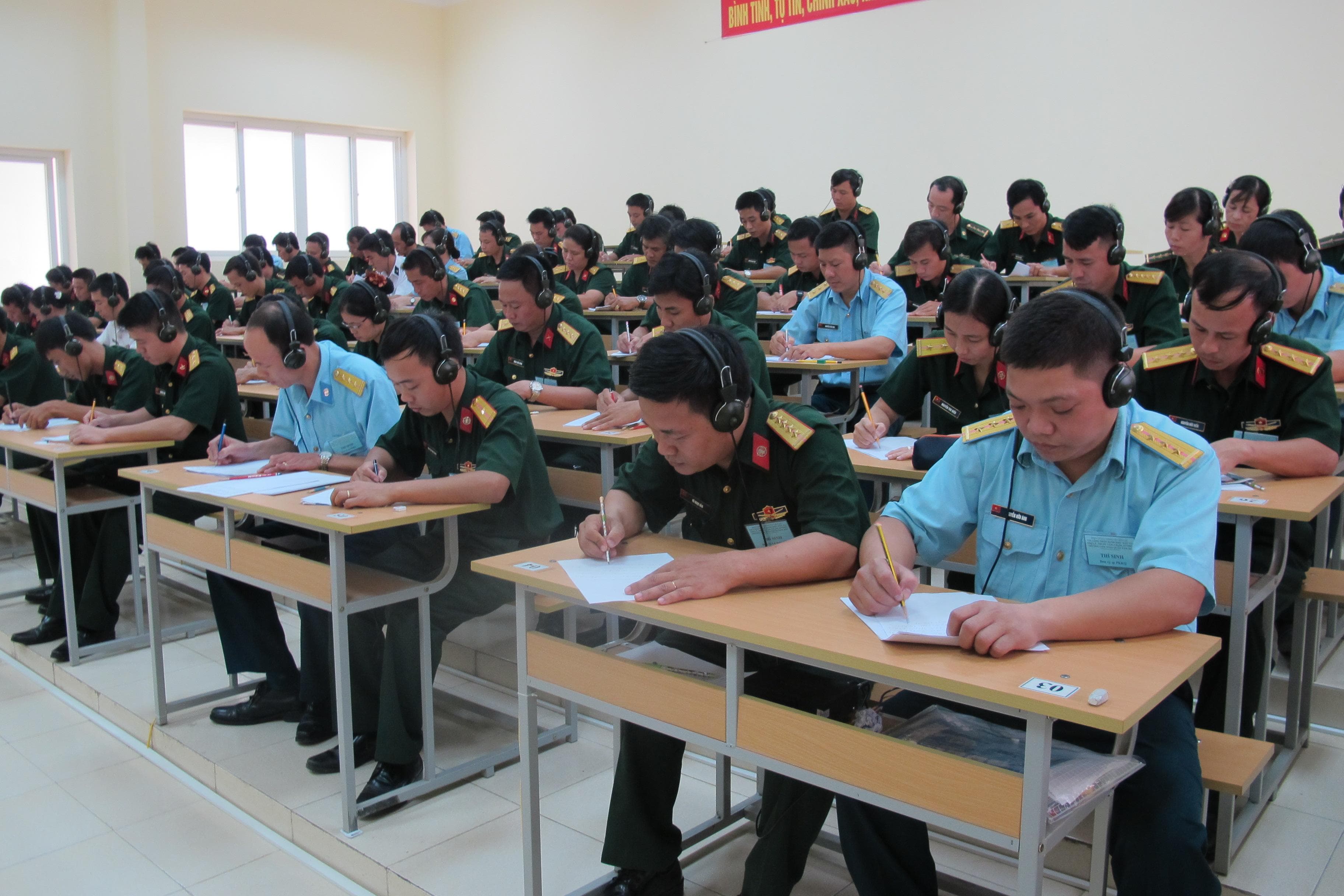 Bồi dưỡng, nâng cao chất lượng cán bộ, nhân viên kỹ thuật thông tin