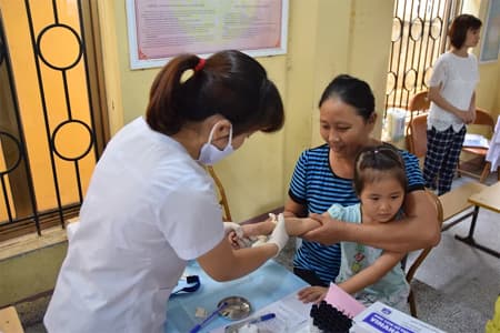 Hưng Yên: Hơn 400 trẻ em và người lao động bị nhiễm chì được khám bệnh, cấp thuốc miễn phí