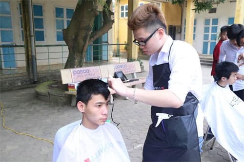 Tình nguyện cắt tóc miễn phí