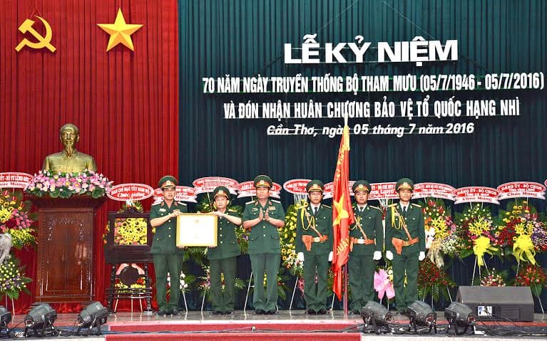Bộ Tham mưu Quân khu 9 đón nhận Huân chương Bảo vệ Tổ quốc hạng nhì