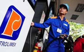 Xăng giảm giá từ 15 giờ