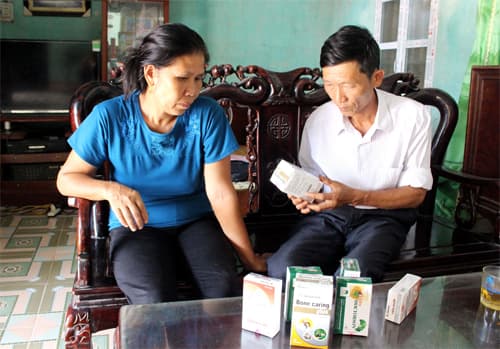 Núp bóng chữa bệnh miễn phí, bán thuốc giá "cắt cổ"