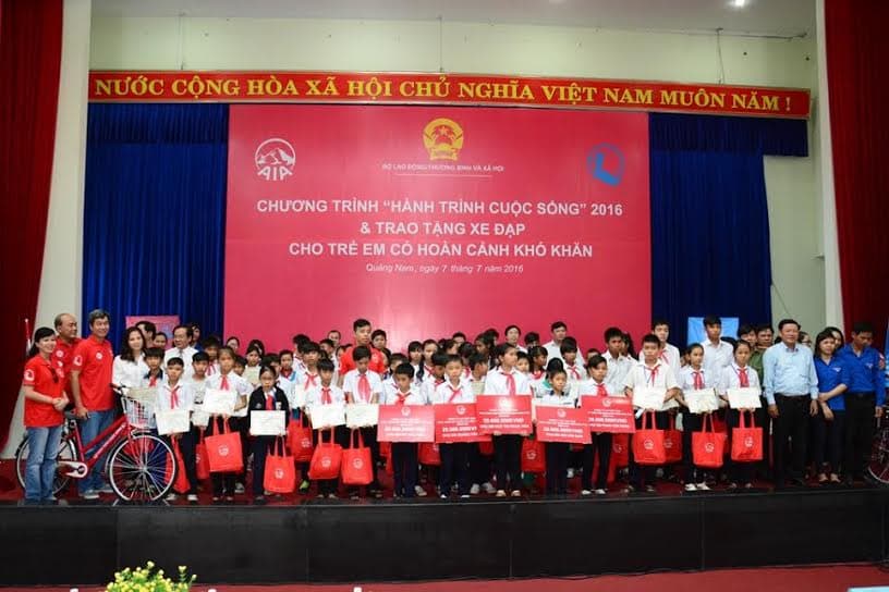 Hành trình cuộc sống: Trao tặng 80 xe đạp cho trẻ em nghèo tỉnh Quảng Nam