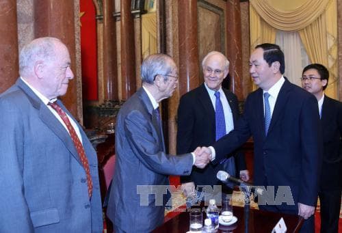 Chủ tịch nước Trần Đại Quang gặp mặt Đoàn các giáo sư đoạt giải Nobel và các nhà khoa học quốc tế