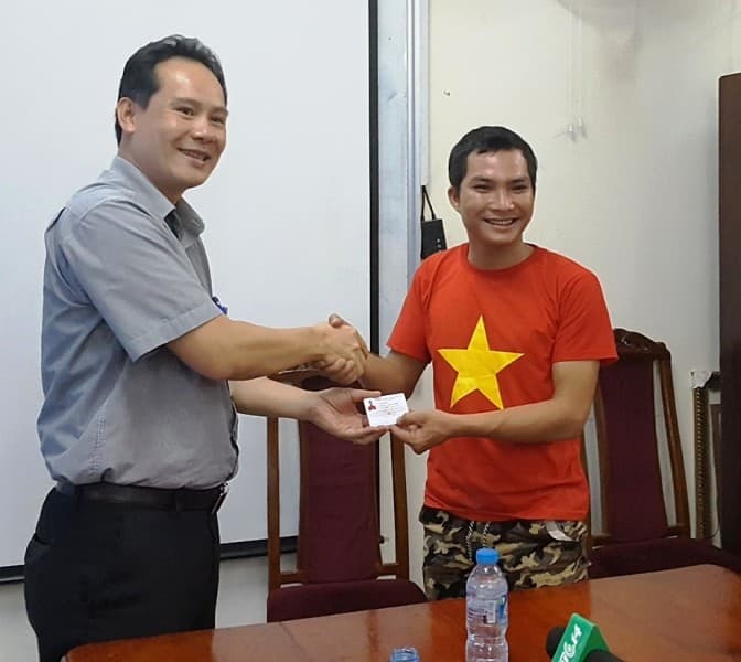 Đi bộ xuyên Việt hơn 2.000km để vận động hiến tạng cứu người