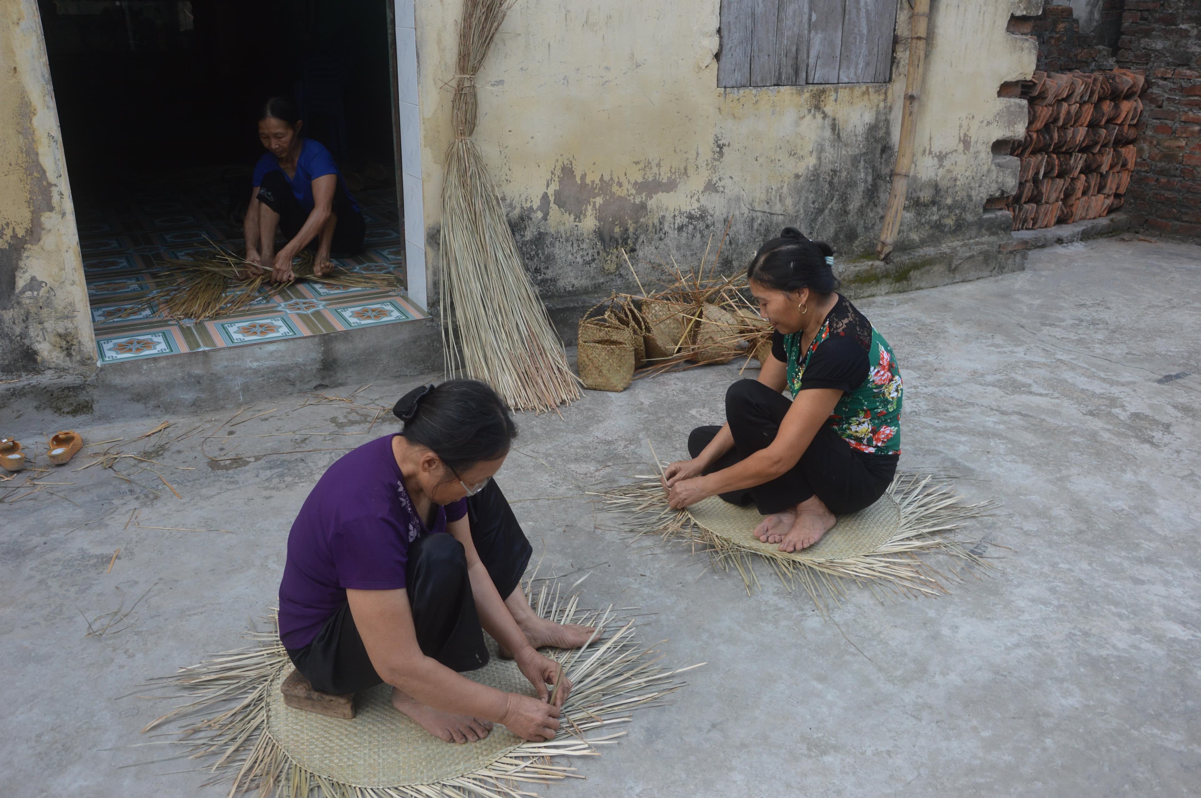 Mong manh nghề cói ở xã Chi Lăng